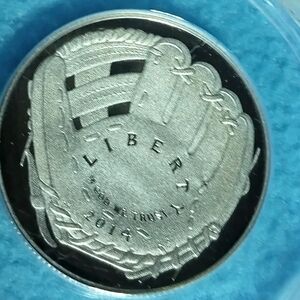 SERIOUS UNCIRCULATED, HALL OF FAME BASEBALL GLOVE *HALF DOLLAR. W/PAPERS. 👇